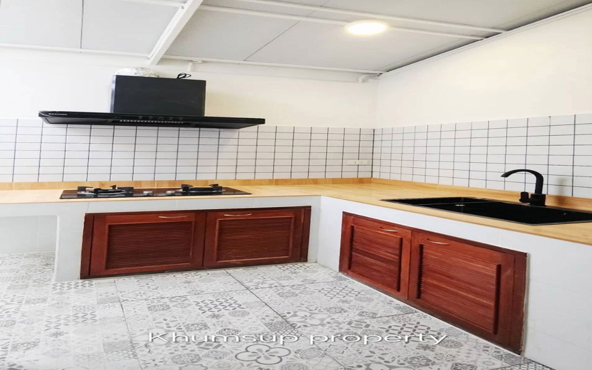 picture Townhouse for sale, newly renovated, Porromyen Village, LamlukKa - Khukhot - 6/13