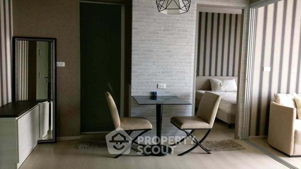 picture 2-BR Condo at Life Ratchadapisek near MRT Huai Khwang (ID 362833) - 5/11