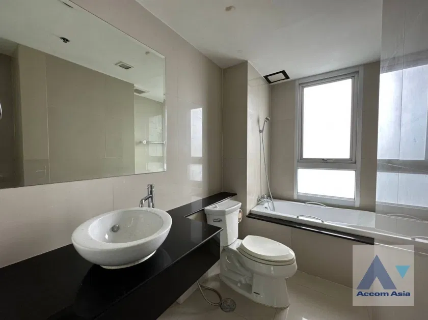picture 🔼🔽 AccomA 📩 Minimalist condo with bright interiors and large windows at Nusasiri Grand Condominium (1517644) - 13/15