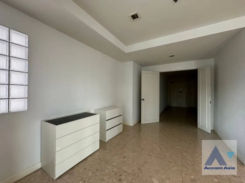 picture 🔼🔽 AccomA 📩 Minimalist condo with bright interiors and large windows at Nusasiri Grand Condominium (1517644) - 12/15