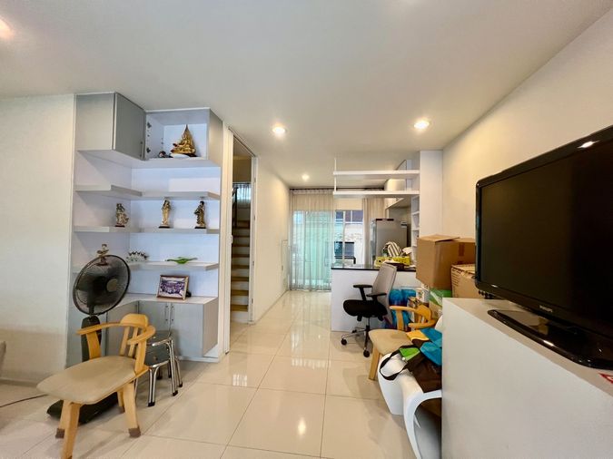 3-bed townhouse for sale, 186 sqm, 18.4 sq wah, NOBLE CUBE PATTANAKARN