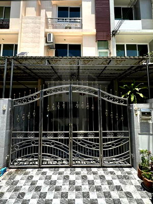 Townhouses for sale Sathu Pradit Road : 📌 Urgently for sale : Thanapat Haus Sathorn - Narathiwas MD-86899