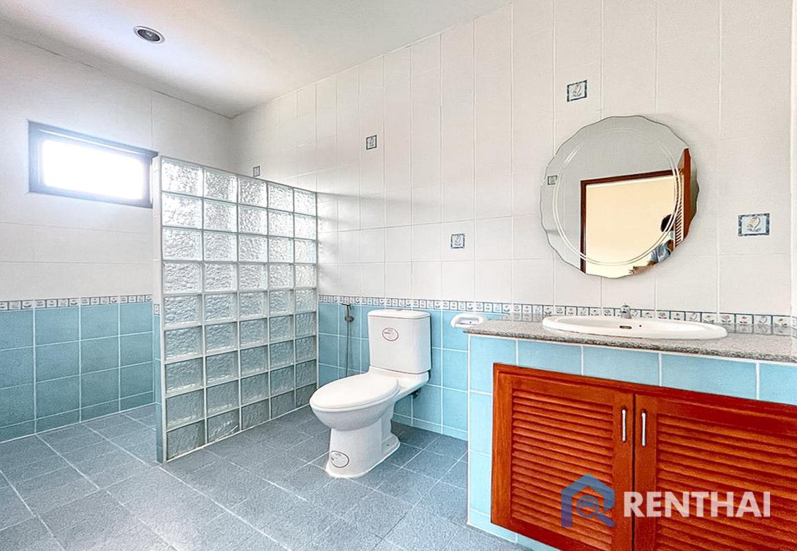 picture Spacious 5-Bedroom Home Near  International School - 19/20