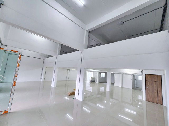 picture just 800 meters from MRT Yaek Lam Sali 75 sq.wa. 1175sq.m. for rent: 3 adjoining units, 4.5 stories - 8/8