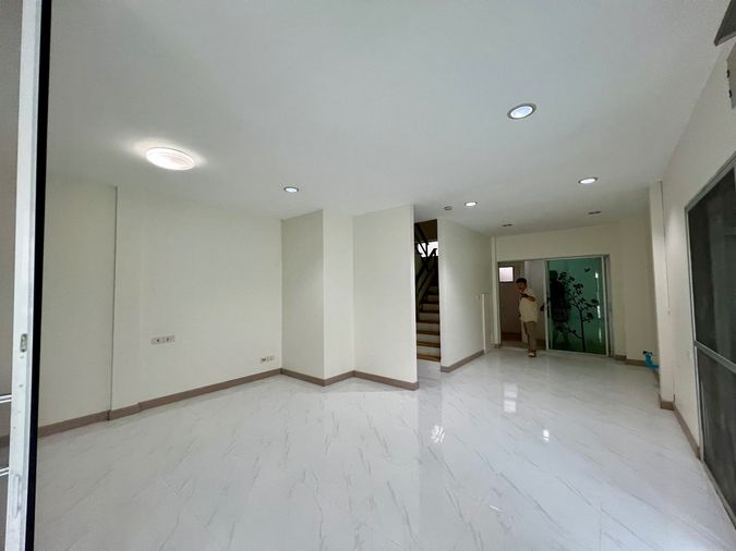 3-bed townhouse for sale, 221 sqm, 40.5 sq wah, NOBLE CUBE PATTANAKARN