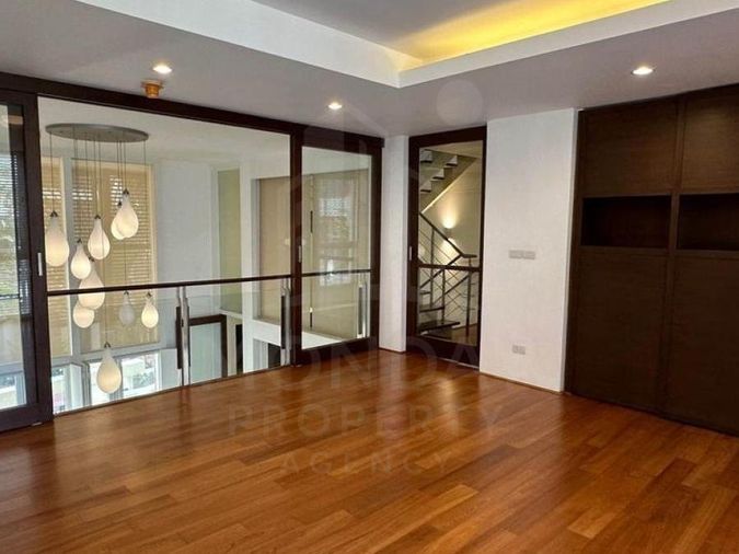 3-bed townhouse for sale, 390 sq wah, The Lofts Sathorn