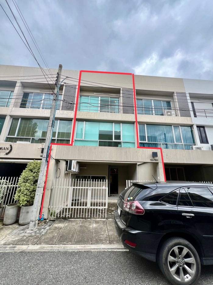 picture For Sale: 3-Story Townhome, Prime Location on Main Road – Noble Cube Pattanakarn - 1/26