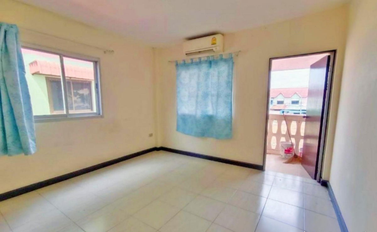 picture Semi-detached house for sale near Don Mueang Airport, only 10 minutes away. - 10/10