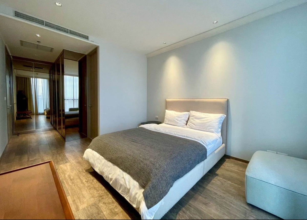 picture Noble                     Ploenchit  - 16/18