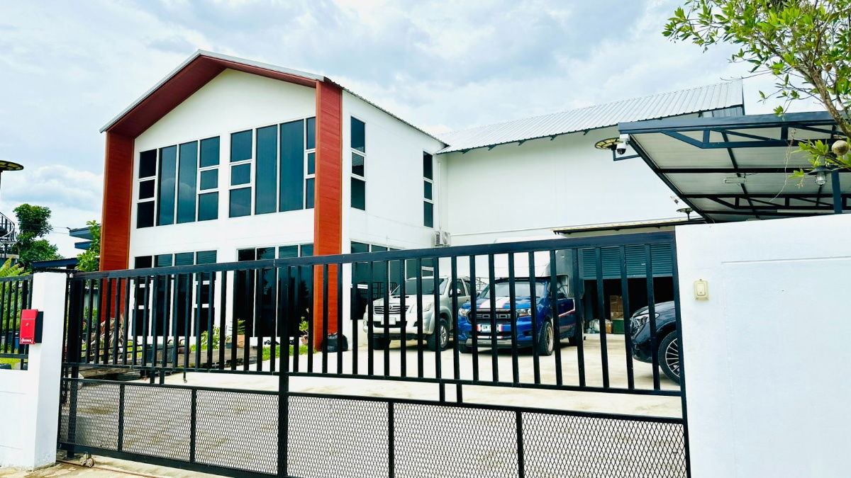picture Warehouse with office, built in a modern style or custom-built to your specifications. - 2/7