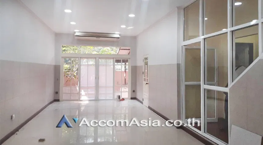 รูป 🔼🔽 AccomA 📩  4 BR Townhouse in Khlong Ton Nuea (AA26996) - รูปที่ 1/11
