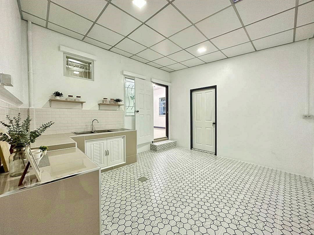 รูป บ้านหลังริม  4 ห้องนอน  มีระเบียงชั้น 2  #หมู่บ้านบัวทอง ธานี  บางบัวทอง  ตรงข้ามสมบัติบุรี  บ้านรีโนเวทใหม่  ใกล้แม็คโคร บางบัวทอง - รูปที่ 10/20
