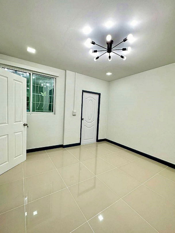 รูป บ้านหลังริม  4 ห้องนอน  มีระเบียงชั้น 2  #หมู่บ้านบัวทอง ธานี  บางบัวทอง  ตรงข้ามสมบัติบุรี  บ้านรีโนเวทใหม่  ใกล้แม็คโคร บางบัวทอง - รูปที่ 11/20