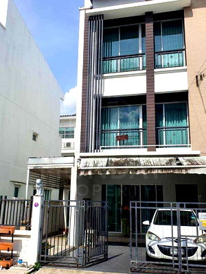 Townhouses for sale Lat Phrao : 📌 Urgently for sale : BAAN KLANG MUANG CHOKCHAI 4 MD-87088