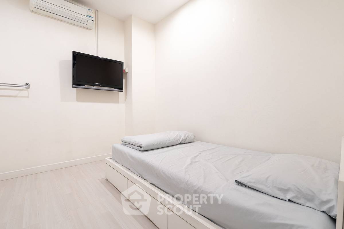 picture 2-BR Condo at The Room Ratchada-Ladprao near MRT Ratchadaphisek (ID 1534277) - 11/16
