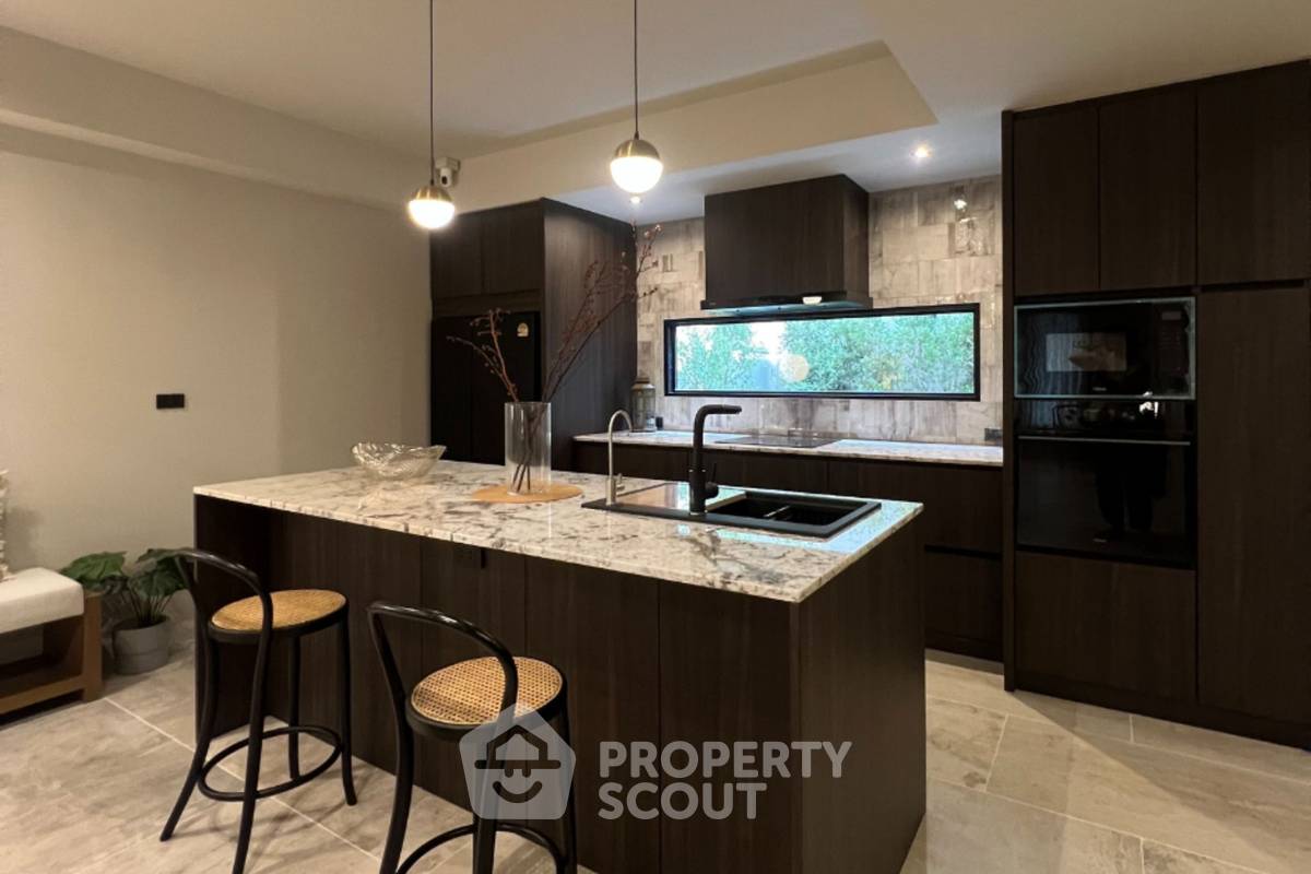 picture 4-BR Townhouse close to Sukhumvit (ID 2175437) - 14/30