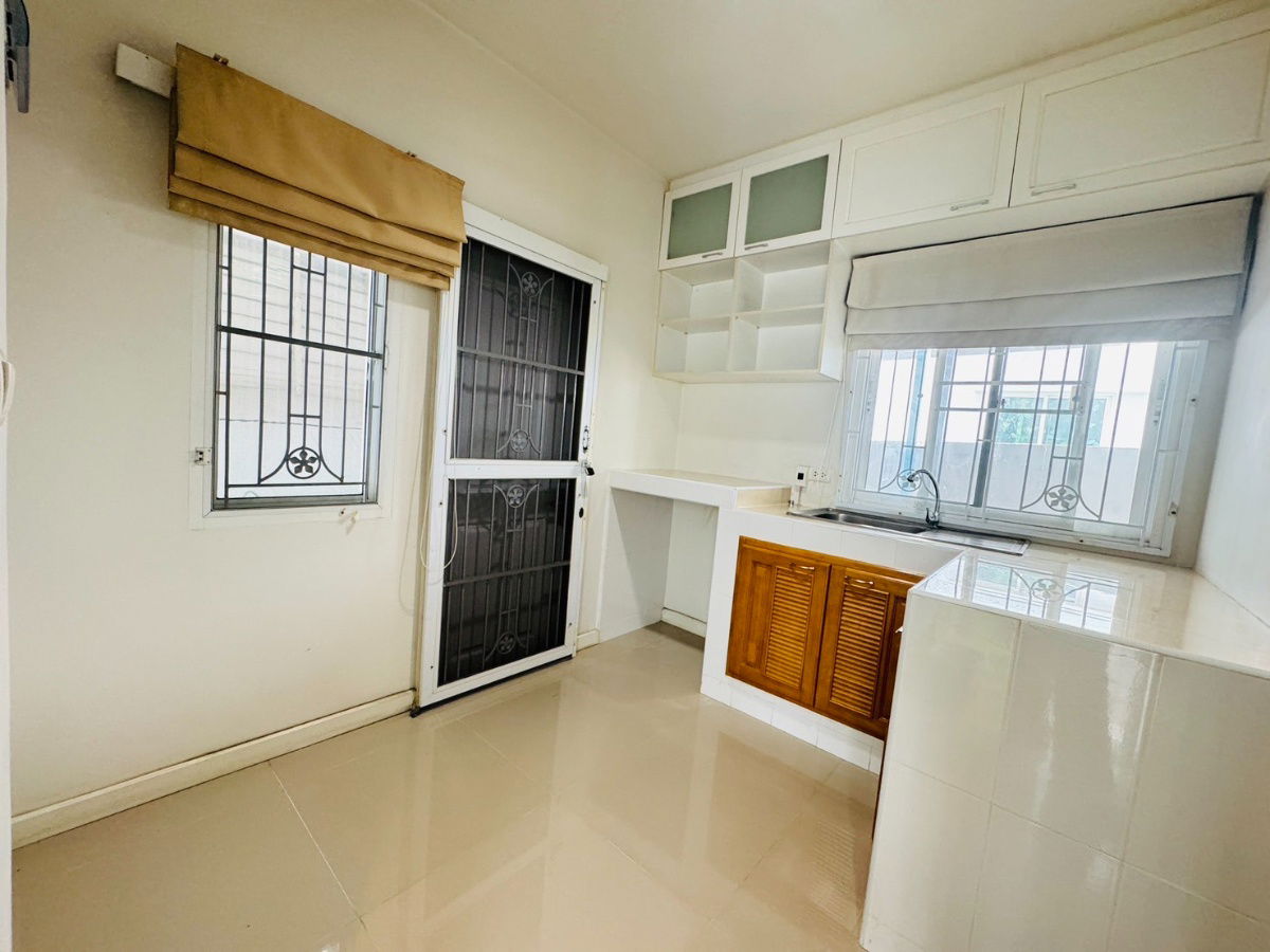 รูป ขายบ้านแฝด หมู่บ้านกรูฟวิลล์ บางนา หลังมุม 3 ห้องนอน 2 ห้องน้ำ ใกล้เมกาบางนา เข้าออกได้หลายทาง - รูปที่ 4/9