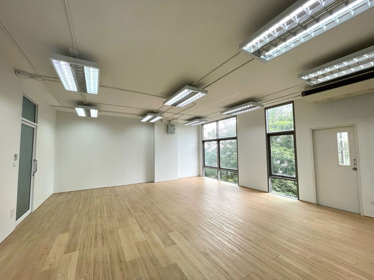 picture WS3198 🏢 Office for rent, Mobicom Building 3 – Sathorn–Narathiwat, near BTS Chong Nonsi, only 30,000 baht/month. - 2/4