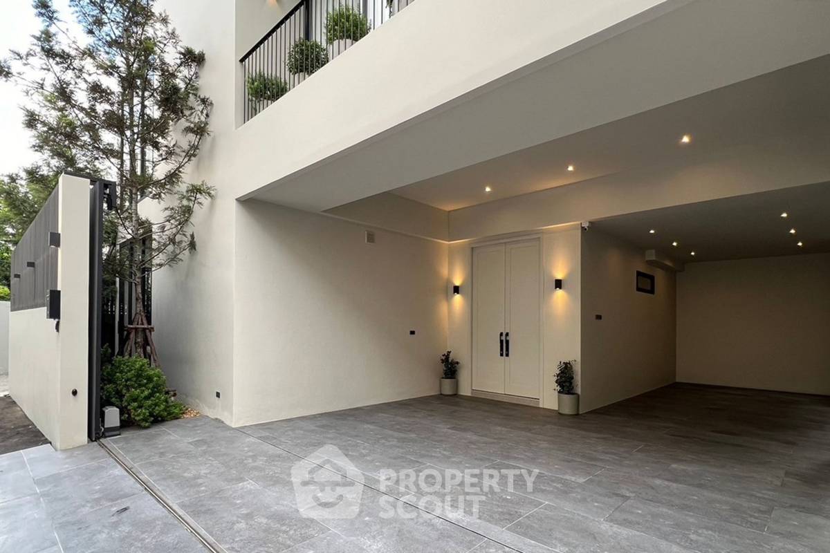 picture 4-BR House near BTS Phra Khanong (ID 2176464) - 2/31