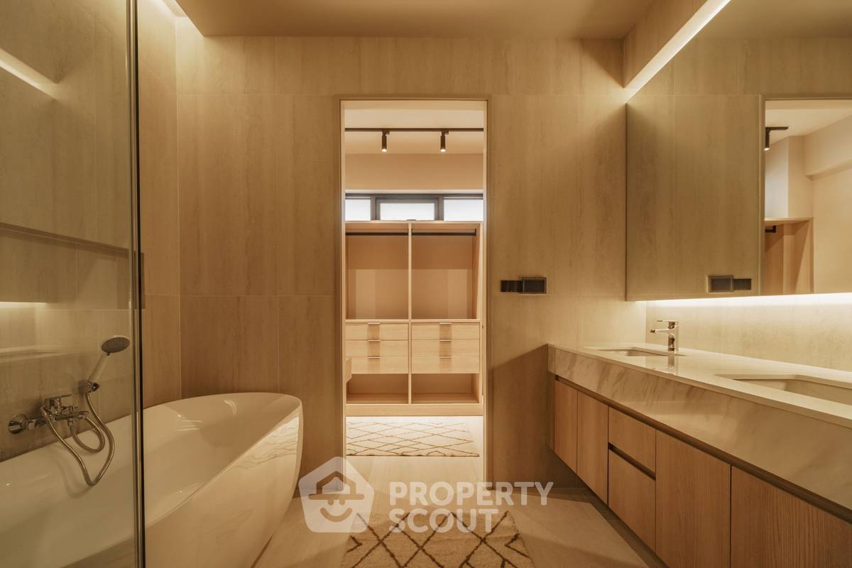 picture 4-BR Townhouse close to Sukhumvit (ID 2175437) - 29/30