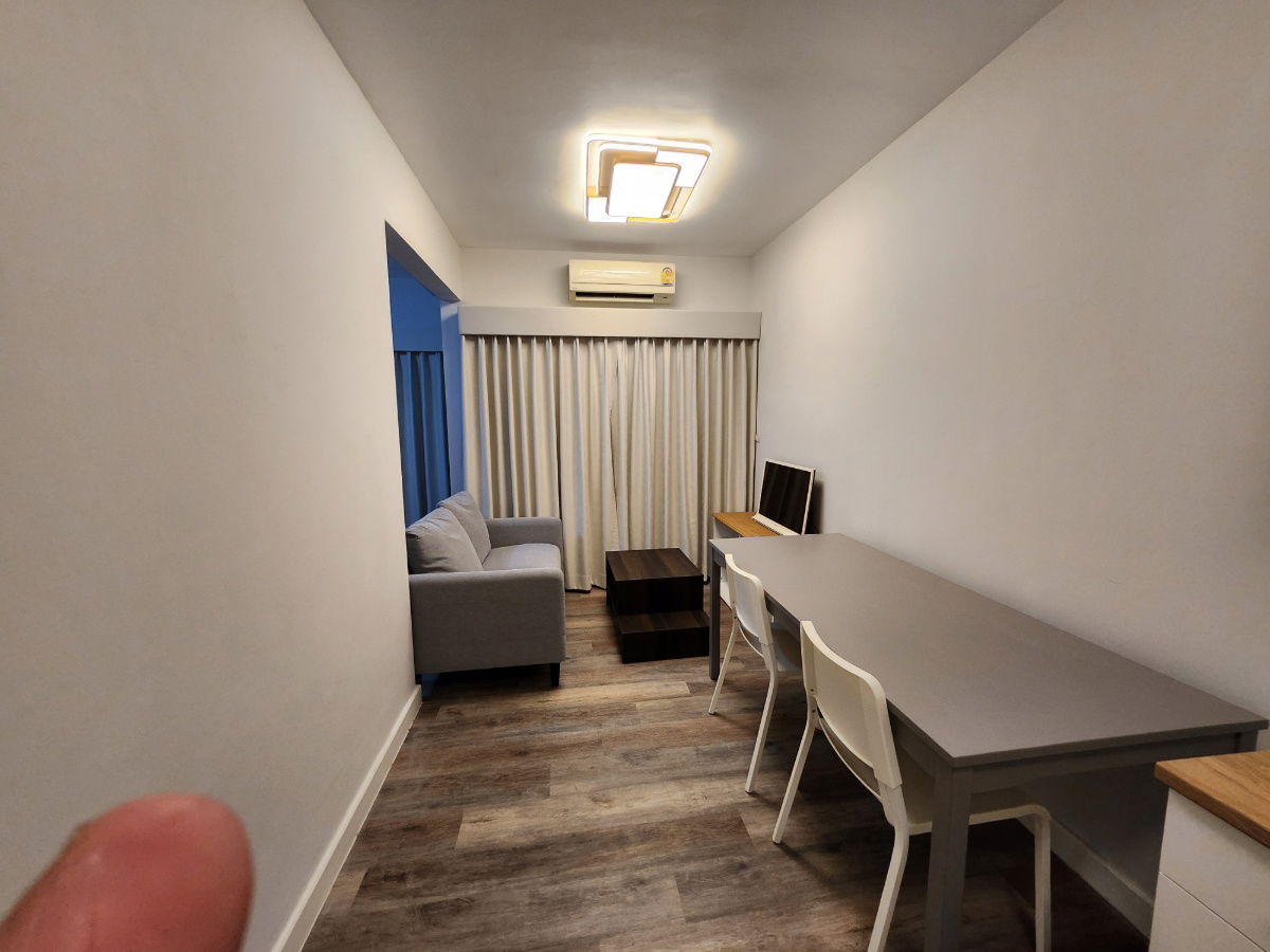 รูป ขายถูก คอนโด ห้องพิเศษ หายาก 42 ตารางเมตร พร้อมระเบียงริมสระว่ายน้ำ - รูปที่ 3/19