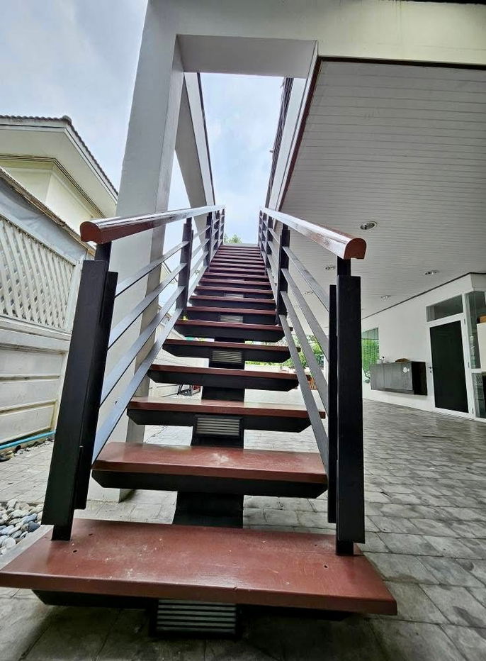 รูป ให้เช่าบ้านเดี่ยว 2 ชั้น Baan Ladprao 2 – ทำเลทอง เลียบด่วนเอกมัย–รามอินทรา บ้านหลังใหญ่ บรรยากาศร่มรื่น เหมาะสำหรับครอบครัวใหญ่ และ Pet Friendly - รูปที่ 8/31
