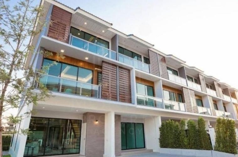 4-bed townhouse for sale, 163 sqm, Supalai Essence Ladprao