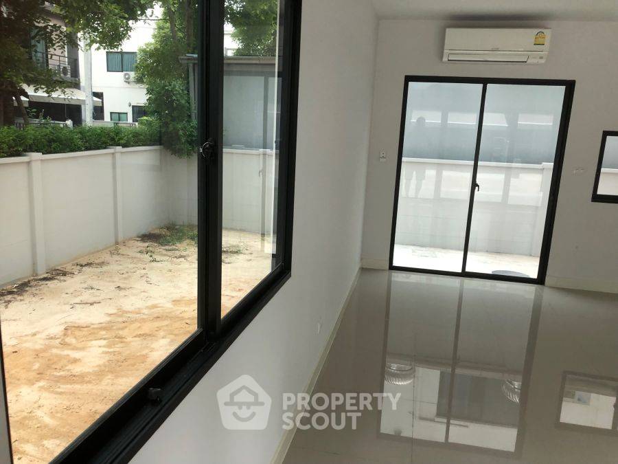 picture 4-BR House at Baan Klang Muang Ramintra - Watcharapol in Khlong Thanon (ID 2150445) - 4/10