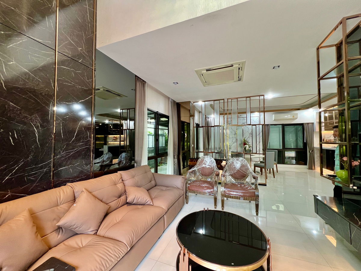 picture 🏡 Luxury Detached Home for Rent at The City Pattanakarn – Elegantly Furnished, Prime Location on New Pattanakarn Road - 1/21