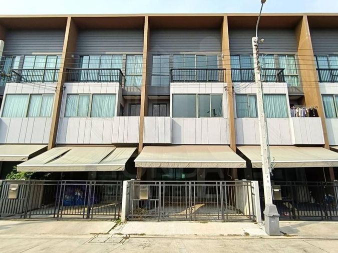 3-bed townhouse for sale, 152 sq wah, Baan Klang Muang Rama 9 - Krungthep Kreetha