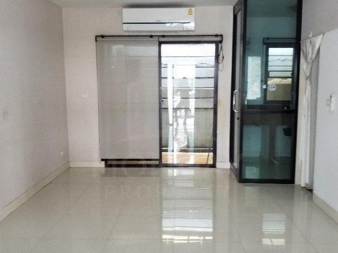 ขายทาวน์โฮม 3 ห้องนอน 149 ตร.ว. บ้านกลางเมือง งามวงศ์วาน