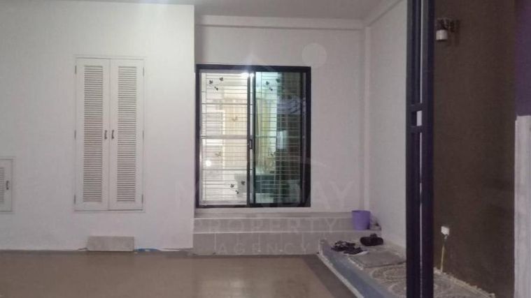ขายทาวน์โฮม 5 ห้องนอน 240 ตร.ว. เดอะ เบสท์ ทาวน์โฮม เพชรเกษม 110