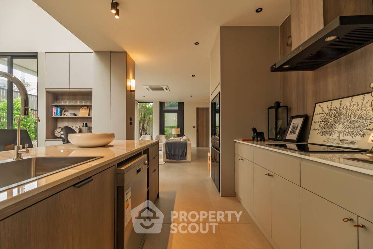 picture 4-BR House near BTS Phra Khanong (ID 2176464) - 6/31