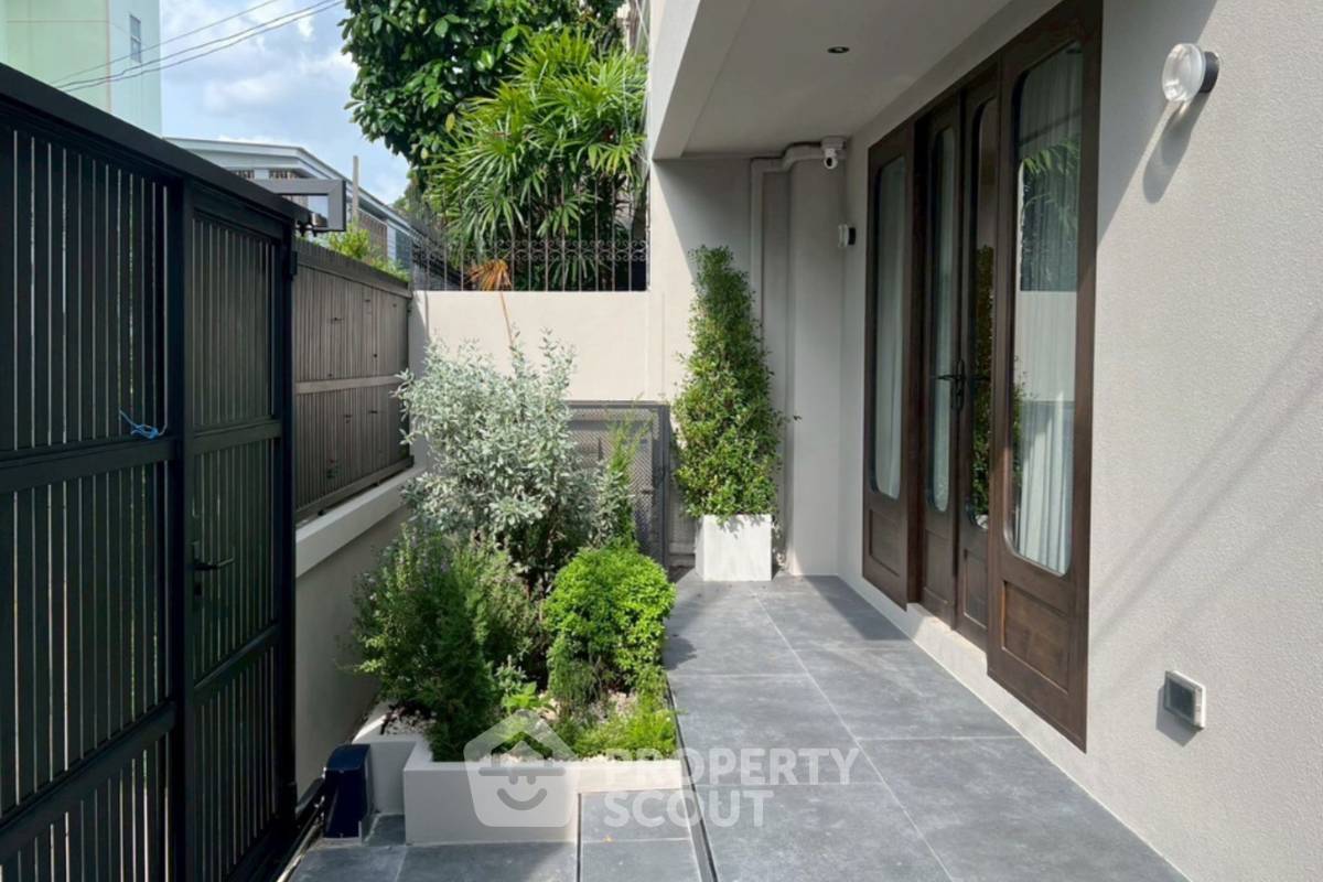 picture 4-BR Townhouse close to Sukhumvit (ID 2175437) - 3/30