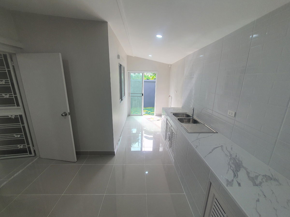 picture Beautiful corner townhouse, special discount, 2-storey, 30 square wah, Baan Pruksa 33 Bang Bua Thong, beautiful view, nice garden, newly renovated - 12/27