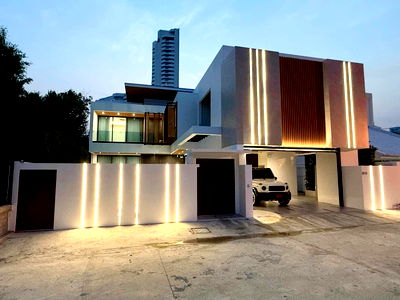 Houses for rent Bang Lamung Chonburi : Luxury House for Rent | Rent: 260,000 THB/month Location : Jomtien Beach  4 Bedrooms5 Bathrooms