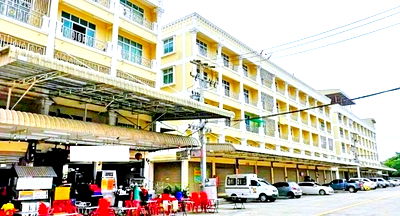 Shophouses for rent Liab Klong Sam Road Pathum Thani : Khlong Luang-Chiang Rak Road. Aiyara Plaza Fresh Market 2.2km. Commercial building for rent 4.5-stoe