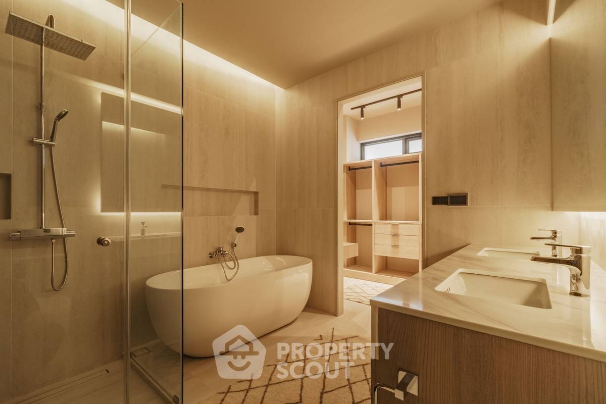 picture 4-BR Townhouse close to Sukhumvit (ID 2175437) - 28/30