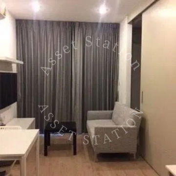 🚨 Urgent Sale! IDEO Q Chula-Samyan 🏢 Prime location condo in the heart of Samyan 🌆