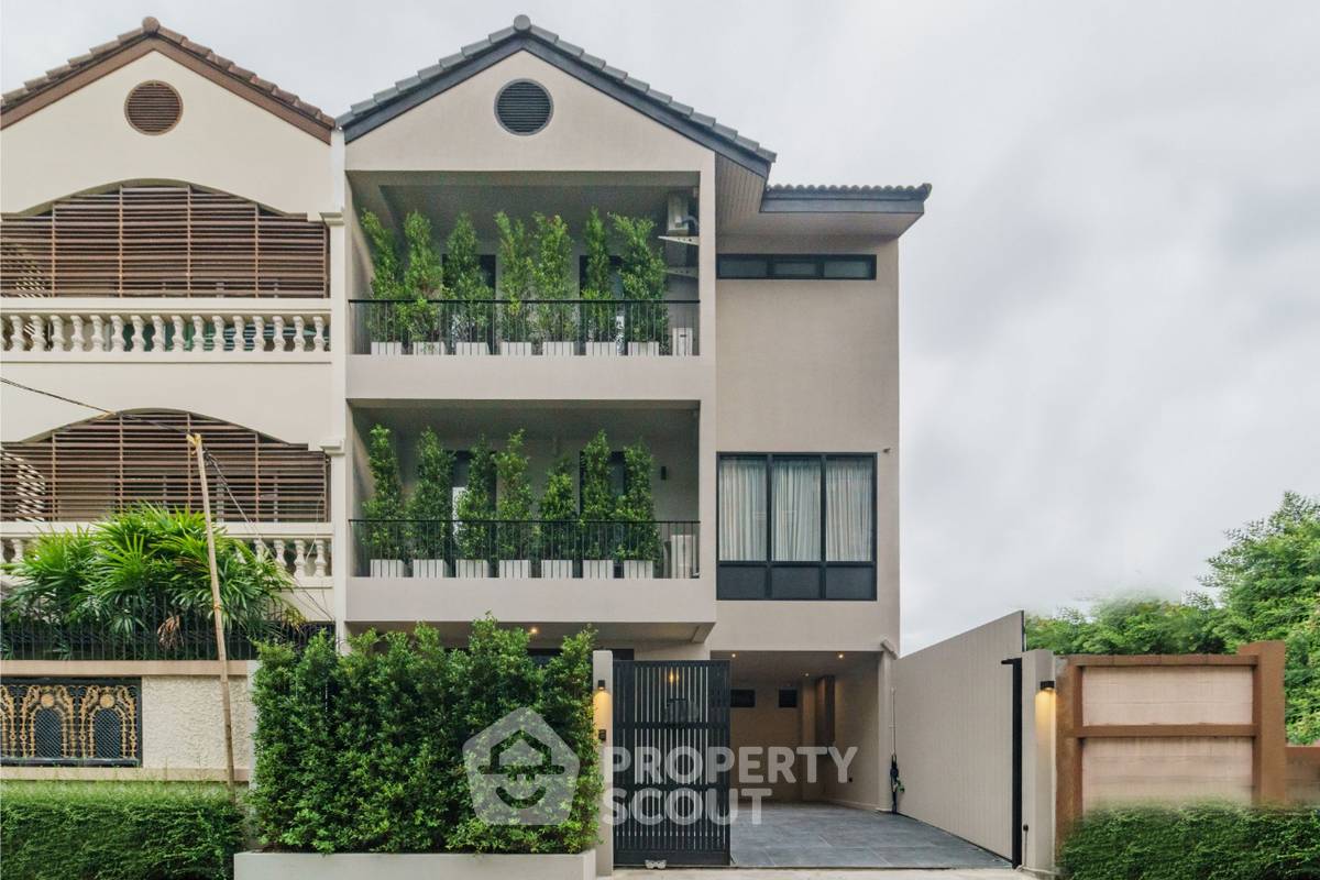 picture 4-BR Townhouse close to Sukhumvit (ID 2175437) - 1/30