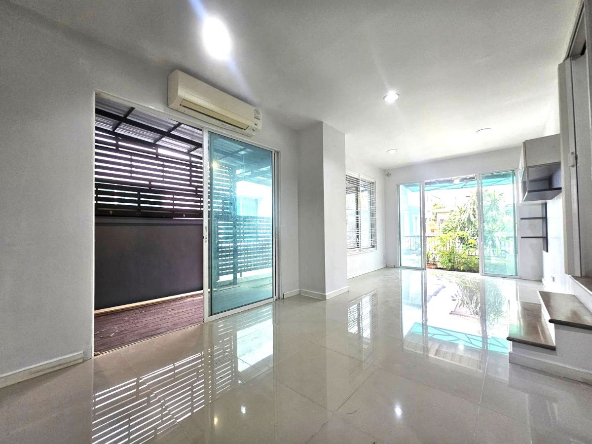 รูป ขายบ้านแฝด หมู่บ้านกรูฟวิลล์ บางนา 4 ห้องนอน 2 ห้องน้ำ ใกล้เมกาบางนา เข้าออกได้หลายทาง - รูปที่ 2/10