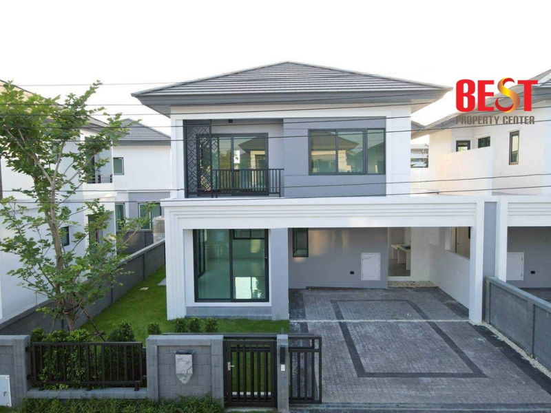 ขายบ้านเดี่ยว : โปรโมชั่นพิเศษ ขายบ้านใหม่มือ 1 ติดถนนใหญ่ โครงการหรู แกรนด์บริทาเนีย ราชพฤกษ์ - พระราม 5