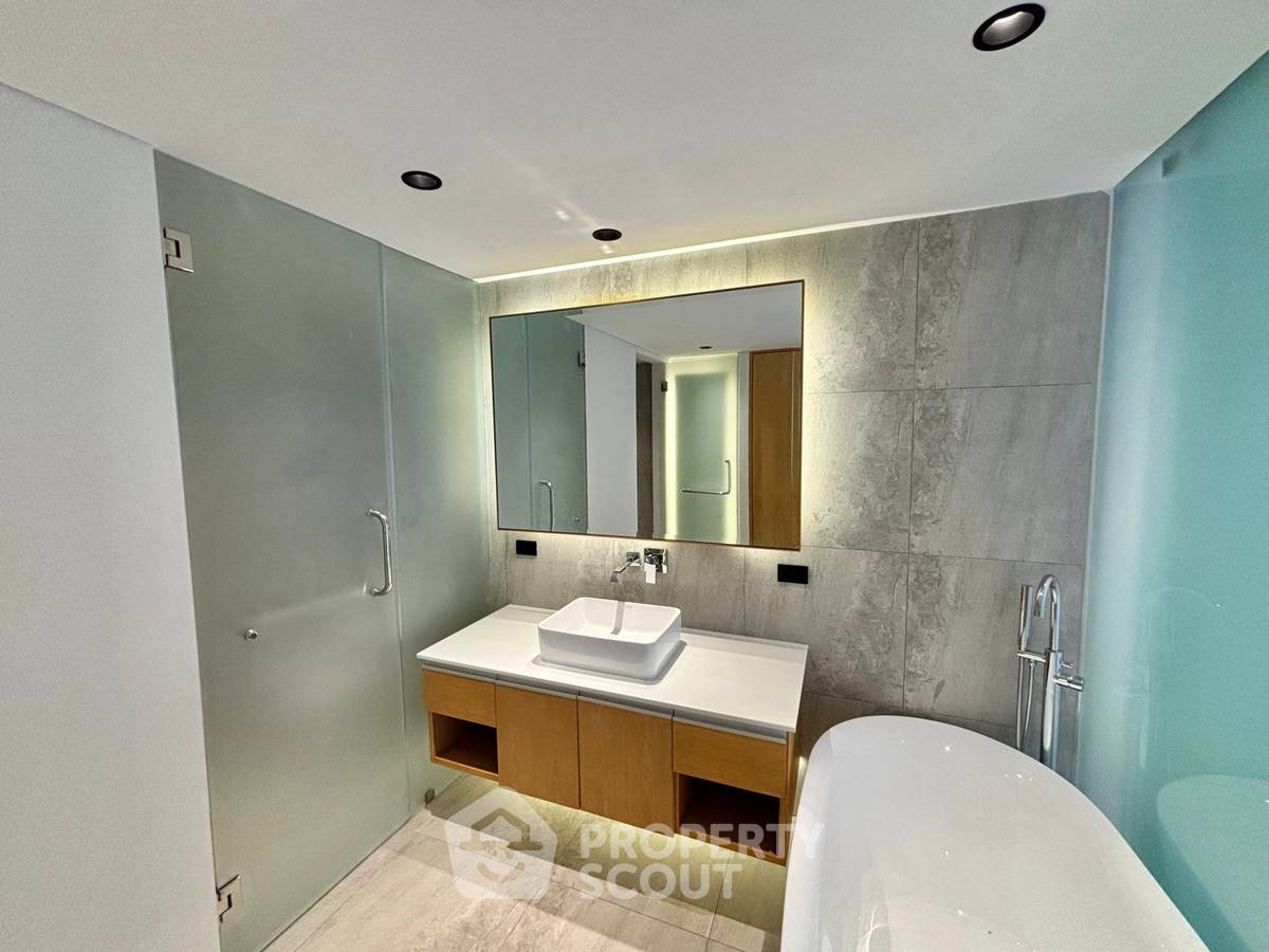 picture Blue Point Condos - 3-bed duplex and private pool with sea view by Patong Beach (ID 985749) - 16/27