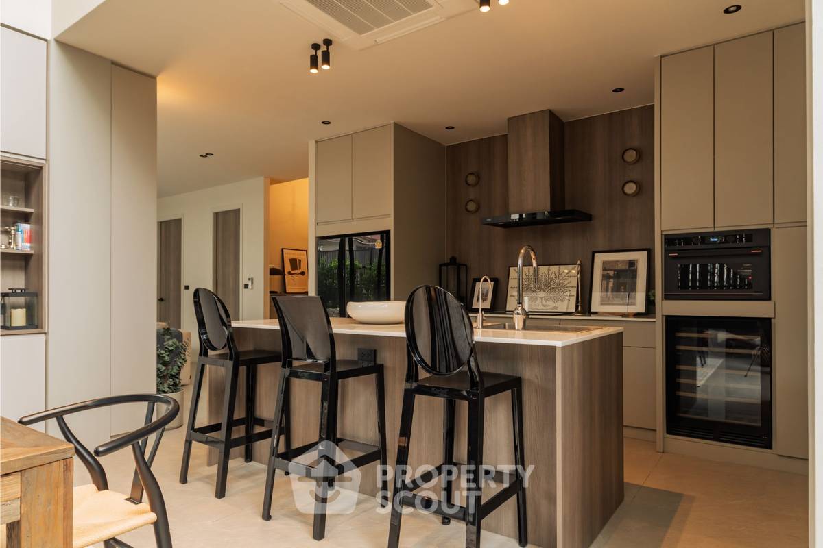 picture 4-BR House near BTS Phra Khanong (ID 2176464) - 5/31