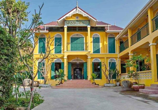 รูป สนามบินเชียงใหม่5.16กม. พืชสวนโลก 3.3 กม. AIR BNB ให้เช่าคาเฟ่อาคารโดดเด่น 450 ตร.ม. 250ตร.วา. 6 นอน 6 น้ำ ถ.รอบเมืองเชียงใหม่ - รูปที่ 1/8