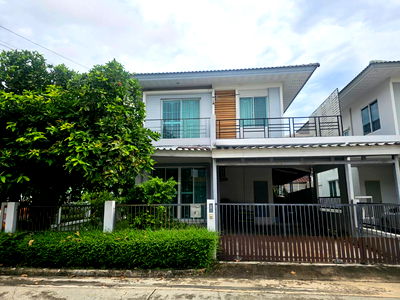 บ้านแฝด นิคมบางปู(เหนือ) : ขายบ้านแฝด หมู่บ้านกรูฟวิลล์ บางนา หลังมุม 3 ห้องนอน 2 ห้องน้ำ ใกล้เมกาบางนา เข้าออกได้หลายทาง