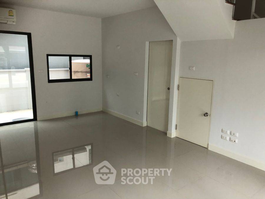 picture 4-BR House at Baan Klang Muang Ramintra - Watcharapol in Khlong Thanon (ID 2150445) - 1/10