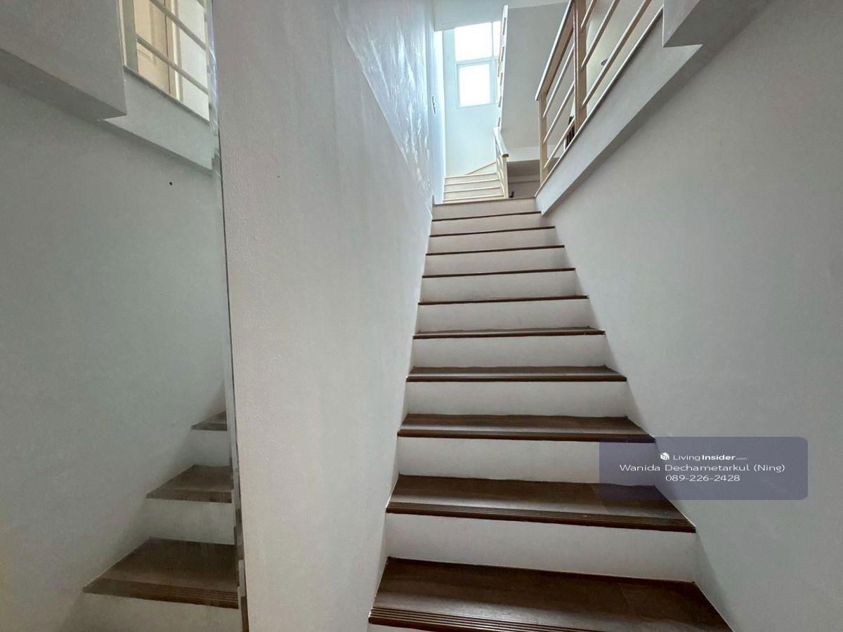 รูป ขาย ทาวน์โฮม 3 ชั้น หมู่บ้านกรีนิช รามอินทรา 3 ห้องนอน 3 ห้องน้ำ 2 ห้องนั่งเล่น ที่จอดรถในบ้าน 2 คัน เฟอร์ฯครบ พร้อมอยู่ ทำเลดีที่สุดในโครงการ 3.5ลบ. - รูปที่ 9/32