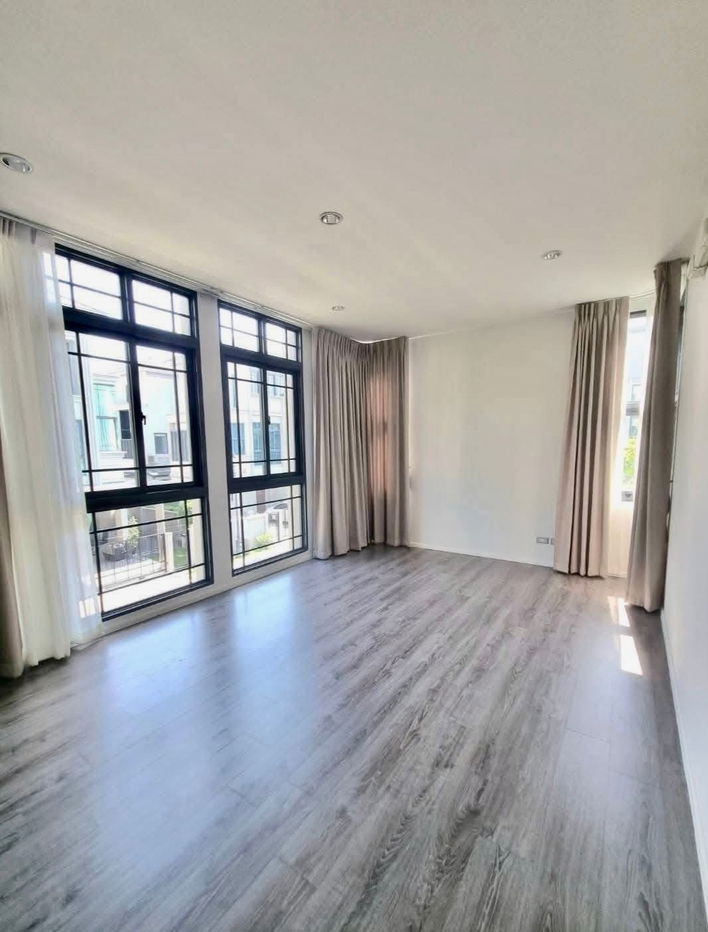 picture Luxury Corner Duplex Home for Sale | The Sonne Srinakarin – Bangna  a limited collection of only 56 luxury duplex homes.  - 15/16