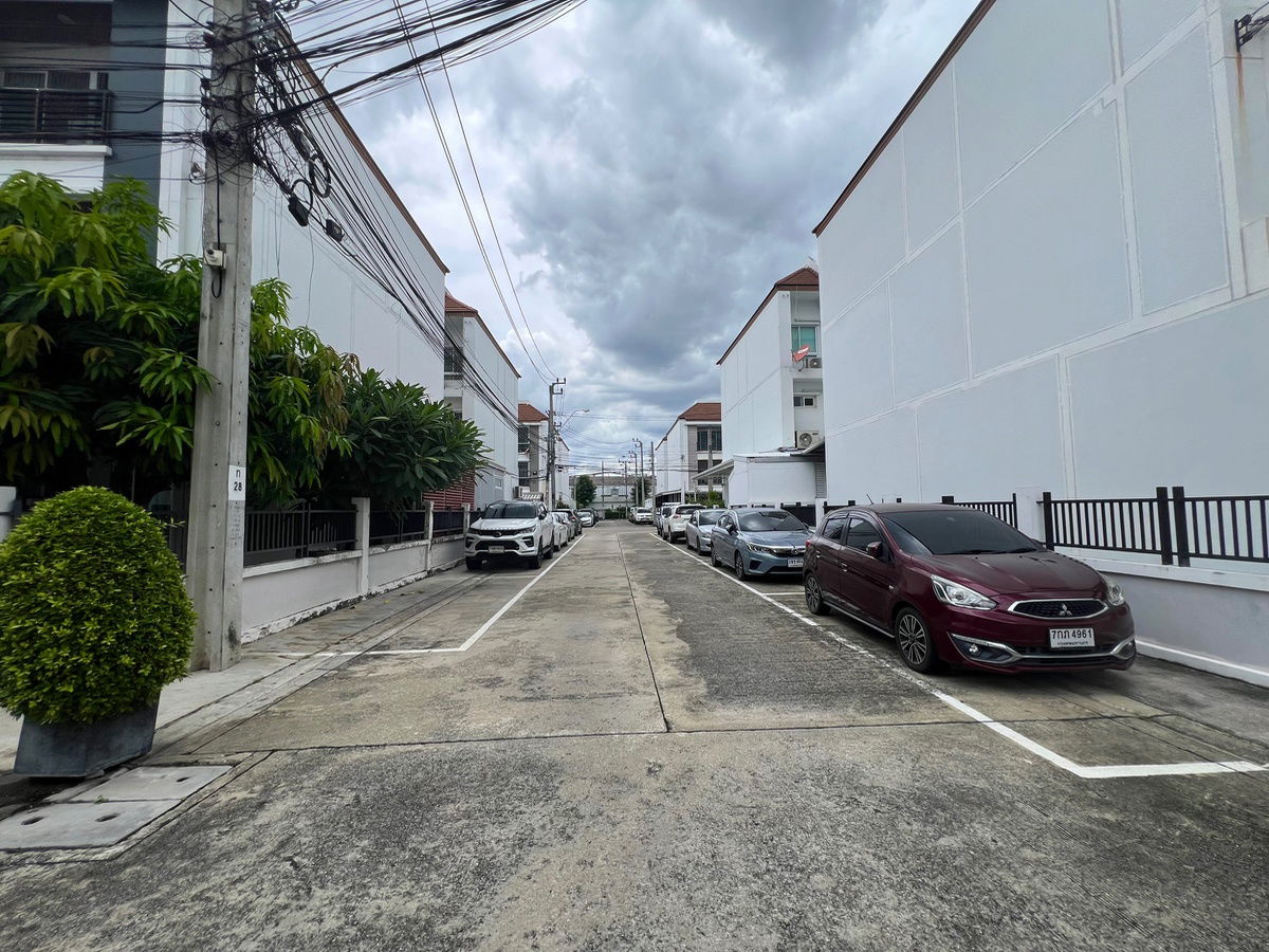 รูป 🏡 ขายด่วน! ทาวน์โฮม 3 ชั้น บ้านกลางเมือง S-Sense ศรีนครินทร์ | รีโนเวทใหม่ทั้งหลัง  บนทำเลศักยภาพ ใกล้รถไฟฟ้า - รูปที่ 26/26